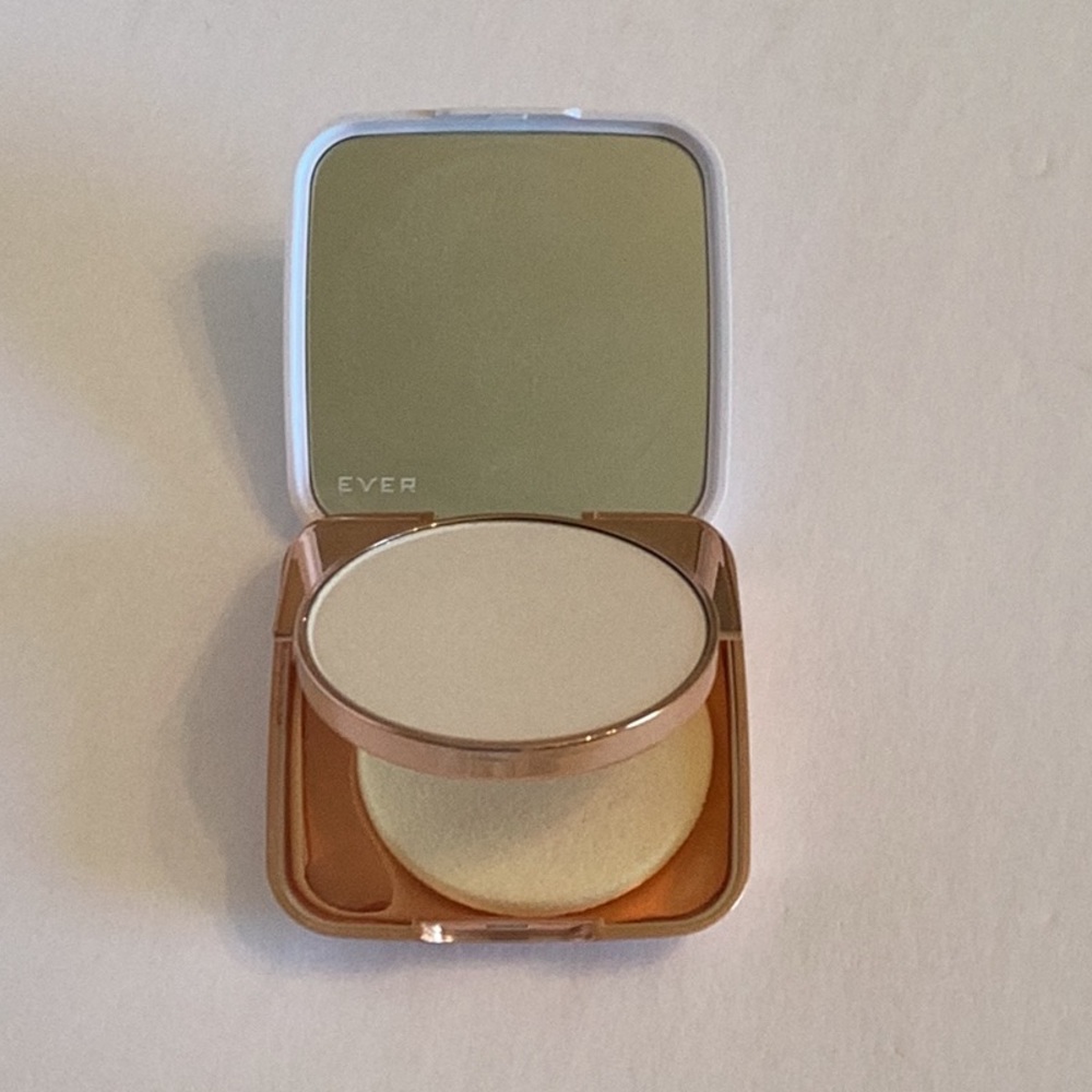 BOGO Stella & Dot Ever Blur Perfecting Face Powder-free with a purchase